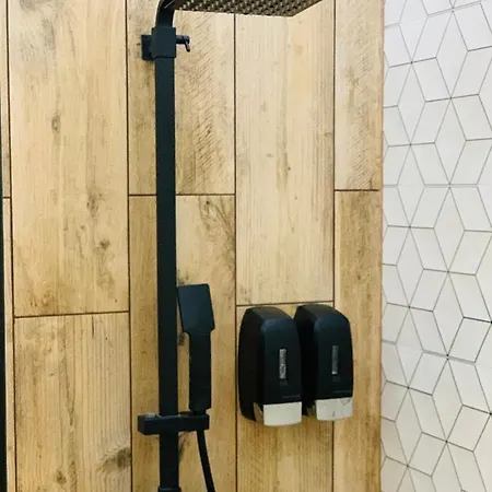 Hostelpremium Przy Zjezdzie Z A2 *