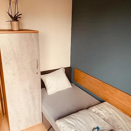 Hostel Hostelpremium Przy Zjezdzie Z A2 *