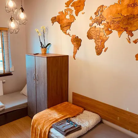 Hostel Hostelpremium Przy Zjezdzie Z A2 *